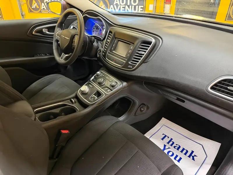 2016 Chrysler 200 LX - KEYLESS ACCESS! BLUETOOTH! PUSH TO START!, 148.749 km, Import Kanada — Foto 12 z 12