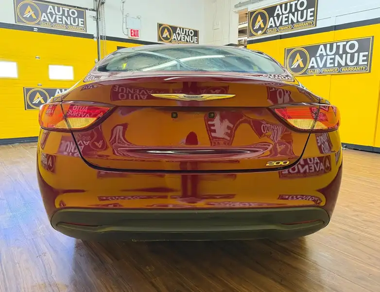 2016 Chrysler 200 LX - KEYLESS ACCESS! BLUETOOTH! PUSH TO START!, 148.749 km, Import Kanada — Foto 4 z 12