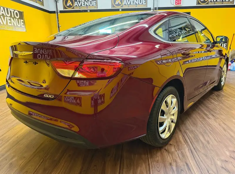 2016 Chrysler 200 LX - KEYLESS ACCESS! BLUETOOTH! PUSH TO START!, 148.749 km, Import Kanada — Foto 5 z 12