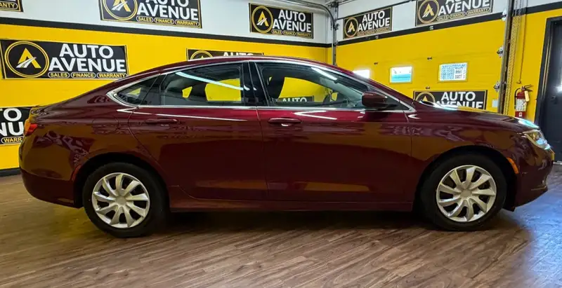 2016 Chrysler 200 LX - KEYLESS ACCESS! BLUETOOTH! PUSH TO START!, 148.749 km, Import Kanada — Foto 6 z 12