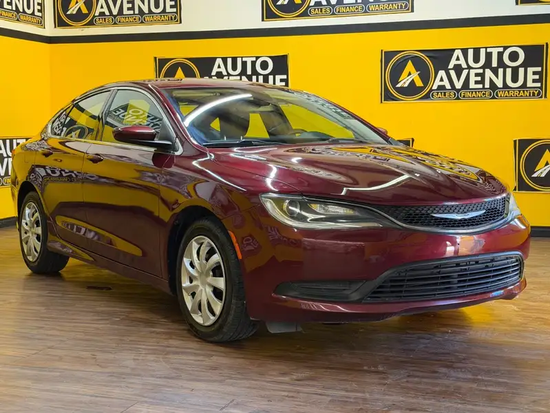 2016 Chrysler 200 LX - KEYLESS ACCESS! BLUETOOTH! PUSH TO START!, 148.749 km, Import Kanada — Foto 7 z 12