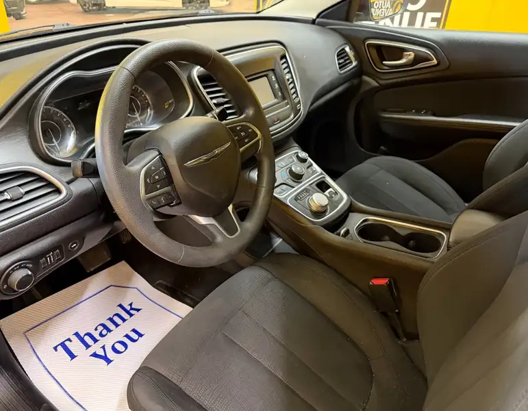 2016 Chrysler 200 LX - KEYLESS ACCESS! BLUETOOTH! PUSH TO START!, 148.749 km, Import Kanada — Foto 9 z 12