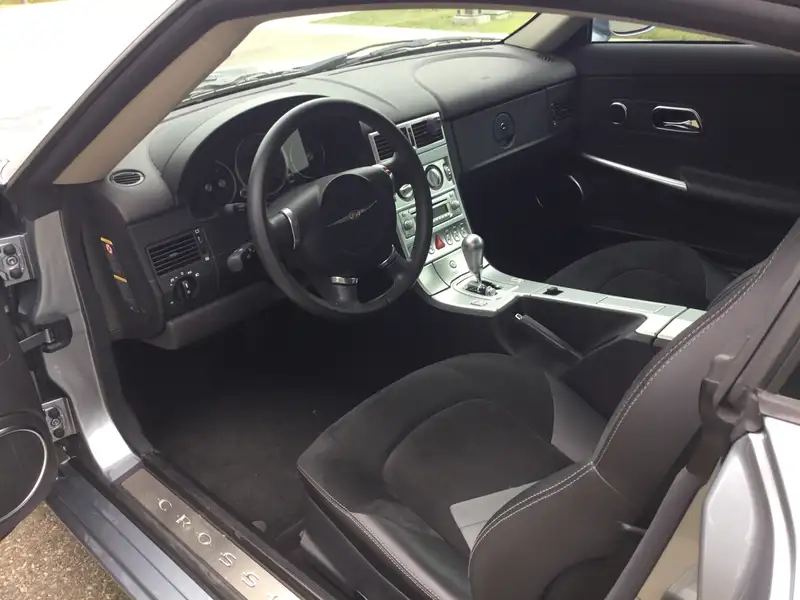 2005 Chrysler Crossfire SRT6, silber, 33.000 km, Import Kanada — Foto 6 z 12