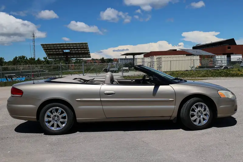 2004 Chrysler Sebring Limited, 135.000 km, Import Kanada — Foto 8 z 12
