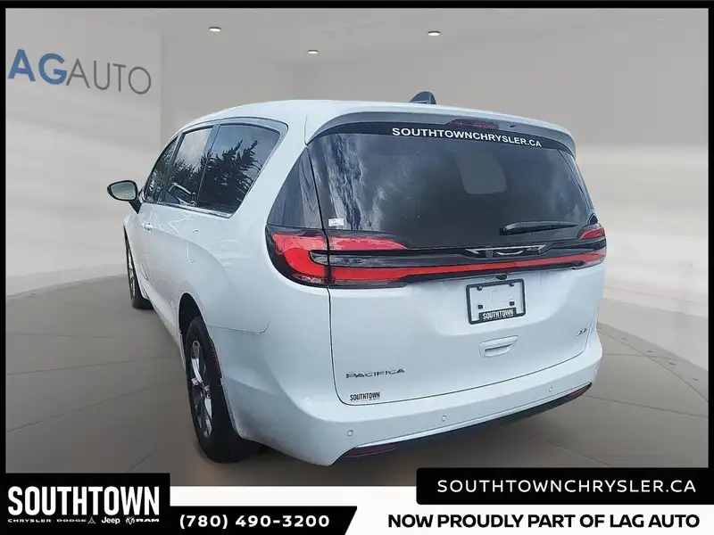 2027 Chrysler Pacifica SELECT AWD, weiß, 0 km, Import Kanada — Foto 4 z 12