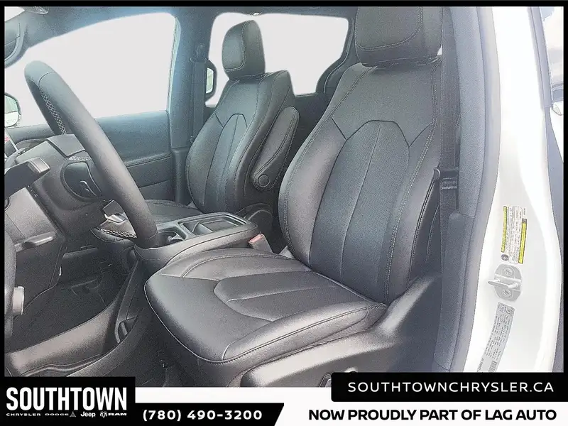 2027 Chrysler Pacifica SELECT AWD, weiß, 0 km, Import Kanada — Foto 8 z 12