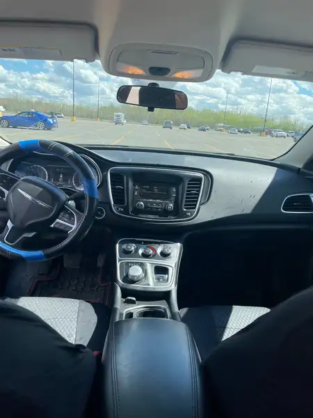 2016 Chrysler 200 LX, rot, 67.304 km, Import Kanada — Foto 3 z 8