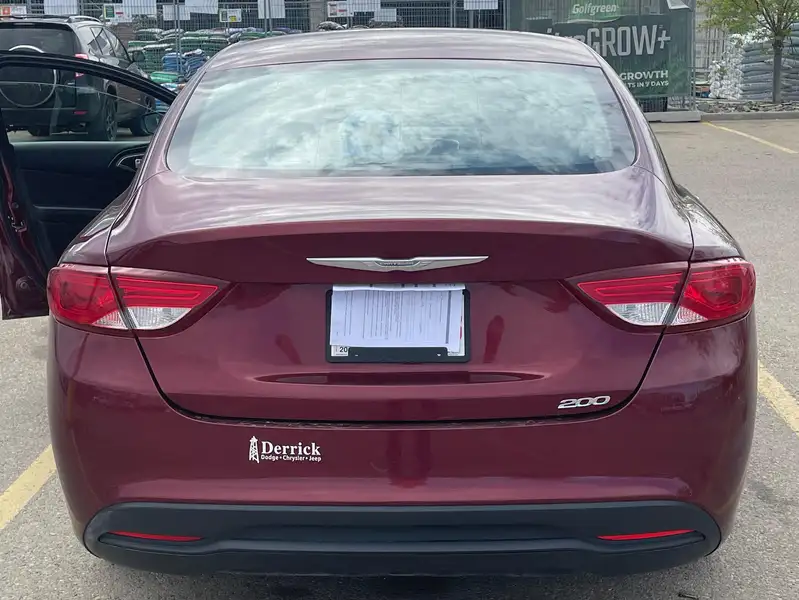 2016 Chrysler 200 LX, rot, 67.304 km, Import Kanada — Foto 8 z 8
