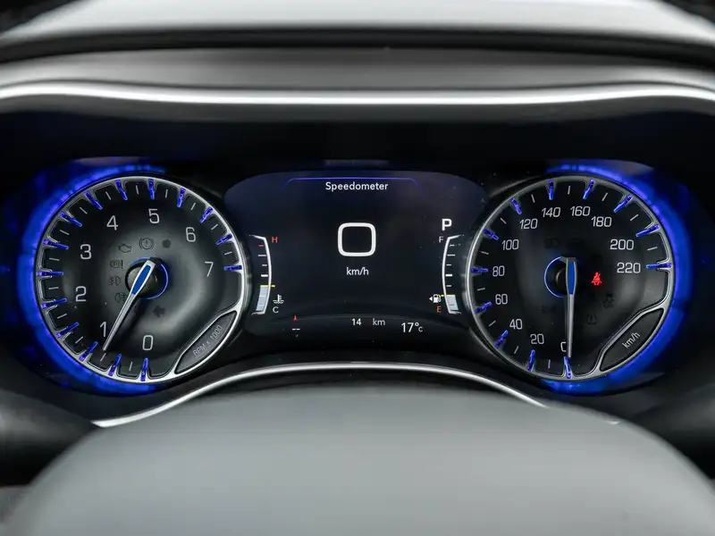 2027 Chrysler Grand Caravan SXT, weiß, 0 km, Import Kanada — Foto 11 z 12