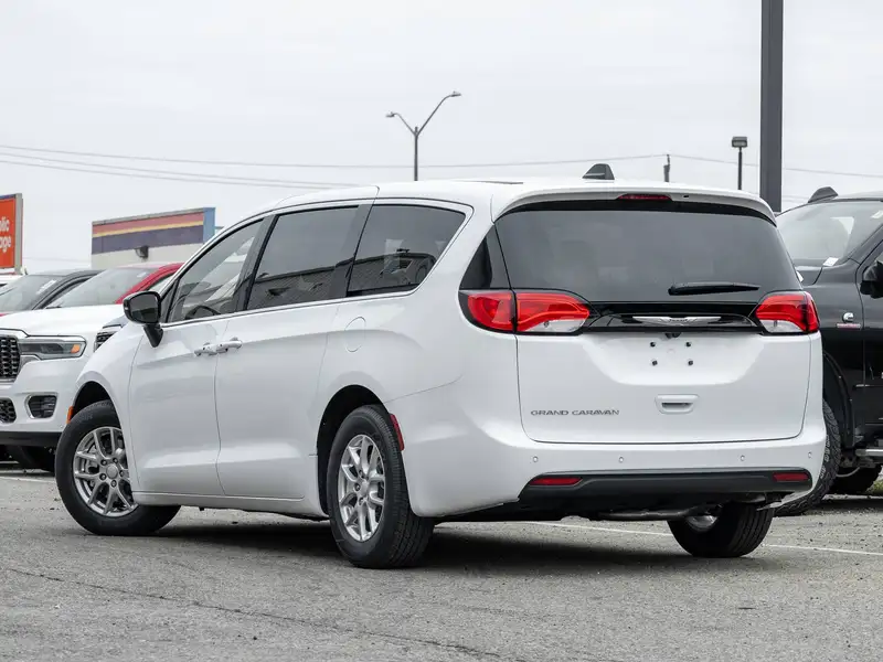 2027 Chrysler Grand Caravan SXT, weiß, 0 km, Import Kanada — Foto 5 z 12