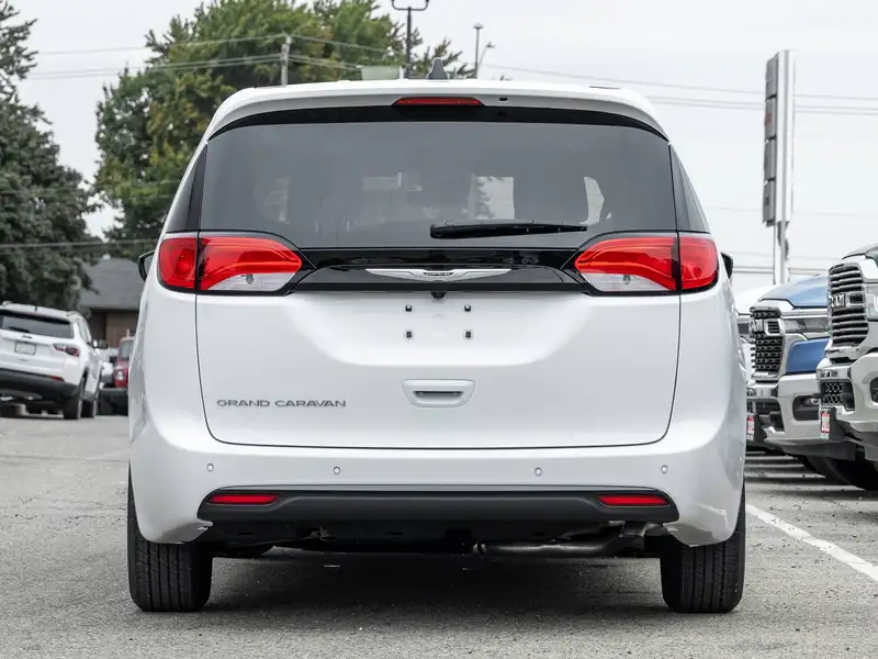 2027 Chrysler Grand Caravan SXT, weiß, 0 km, Import Kanada — Foto 6 z 12