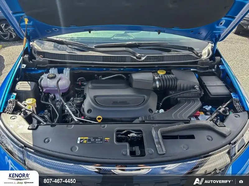 2027 Chrysler Pacifica SELECT, blau, 0 km, Import Kanada — Foto 10 z 12