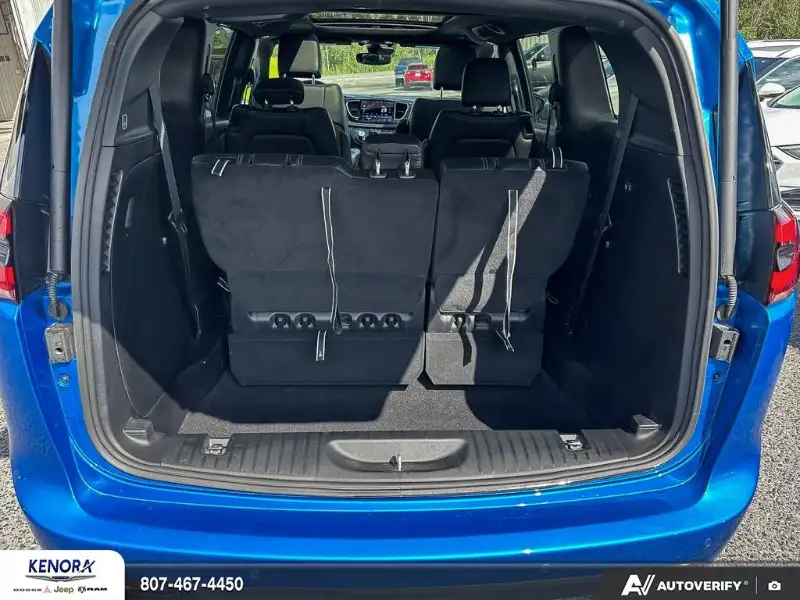 2027 Chrysler Pacifica SELECT, blau, 0 km, Import Kanada — Foto 12 z 12