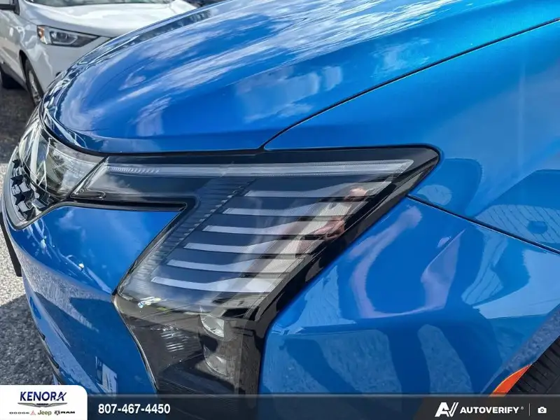 2027 Chrysler Pacifica SELECT, blau, 0 km, Import Kanada — Foto 8 z 12