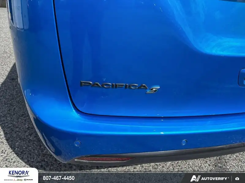 2027 Chrysler Pacifica SELECT, blau, 0 km, Import Kanada — Foto 9 z 12