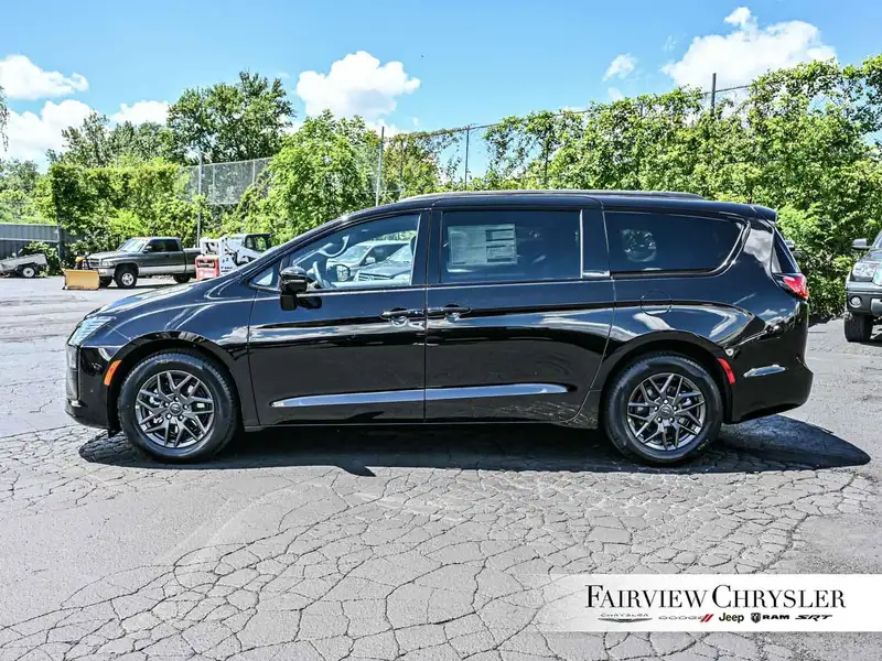 2027 Chrysler Pacifica Select S APPERANCE | 360 CAMERA | CARPLAY | PARK S, schwarz, 0 km, Import Kanada — Foto 3 z 12
