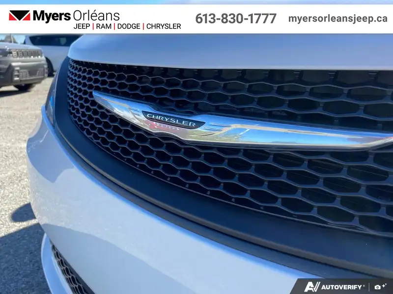 2027 Chrysler Grand Caravan SXT, weiß, 0 km, Import Kanada — Foto 11 z 12