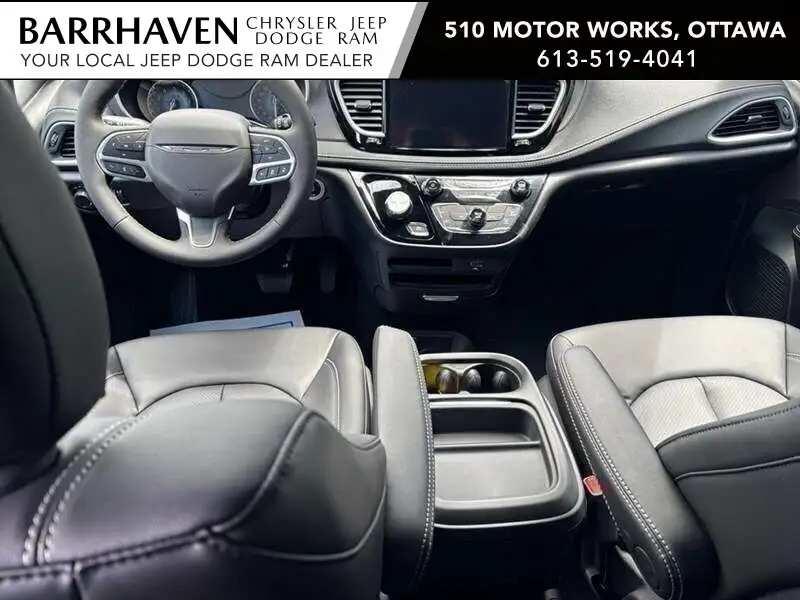 2027 Chrysler Pacifica Select, schwarz, 0 km, Import Kanada — Foto 11 z 12