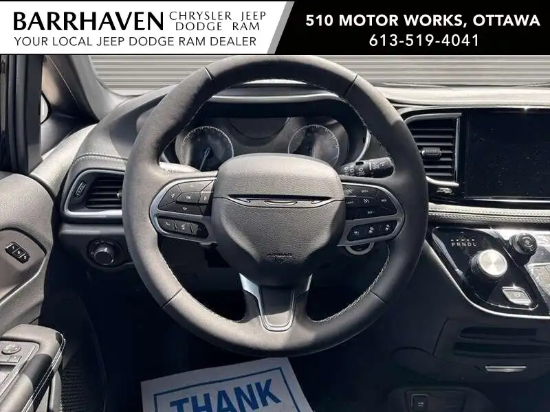 2027 Chrysler Pacifica Select, schwarz, 0 km, Import Kanada — Foto 12 z 12