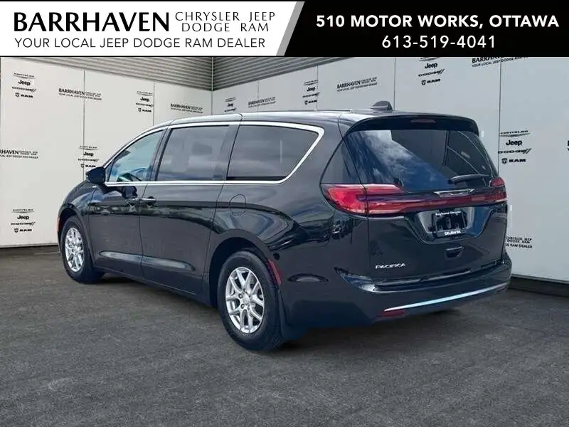 2027 Chrysler Pacifica Select, schwarz, 0 km, Import Kanada — Foto 2 z 12
