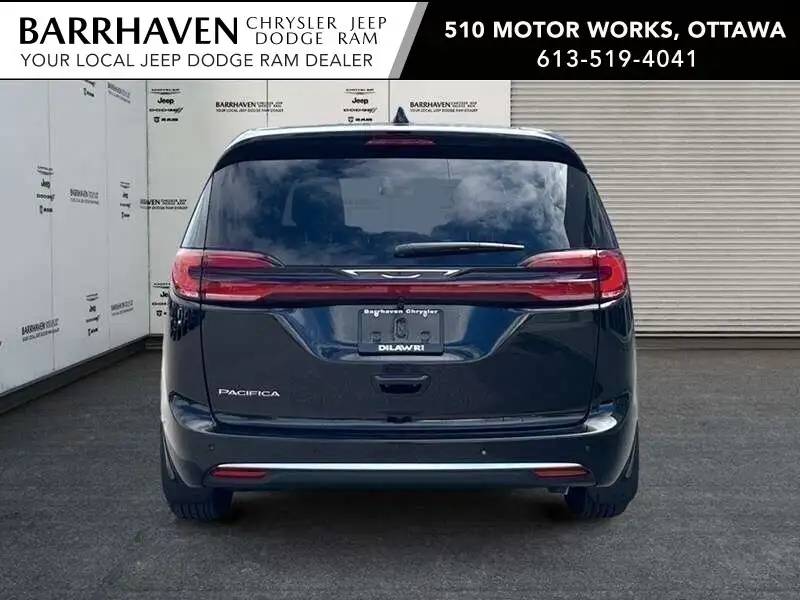2027 Chrysler Pacifica Select, schwarz, 0 km, Import Kanada — Foto 3 z 12