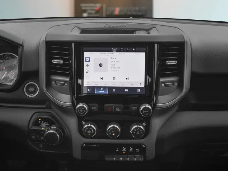 2027 Chrysler Pacifica Select, schwarz, 0 km, Import Kanada — Foto 6 z 11