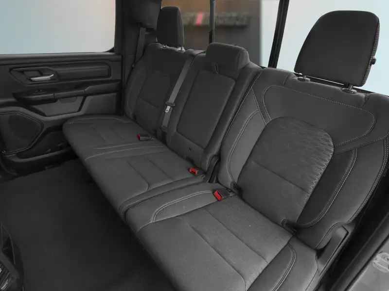 2027 Chrysler Pacifica Select, schwarz, 0 km, Import Kanada — Foto 9 z 11