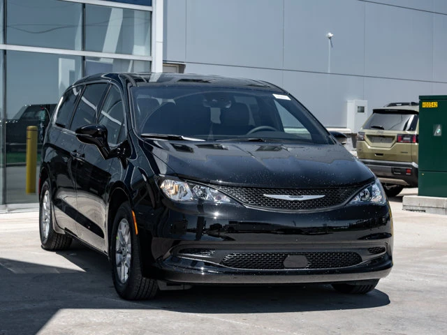 2027 Chrysler Grand Caravan SXT, weiß, 0 km, Import Kanada — Foto 12 z 20
