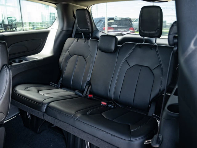 2027 Chrysler Grand Caravan SXT, weiß, 0 km, Import Kanada — Foto 16 z 20