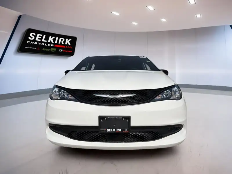 2027 Chrysler Grand Caravan SXT, weiß, 0 km, Import Kanada — Foto 2 z 12
