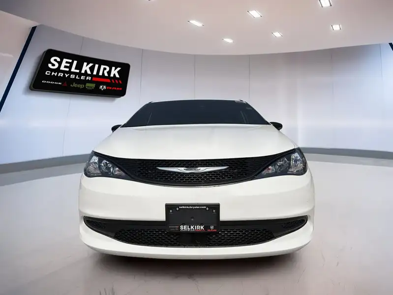 2027 Chrysler Grand Caravan SXT, weiß, 0 km, Import Kanada — Foto 2 z 12