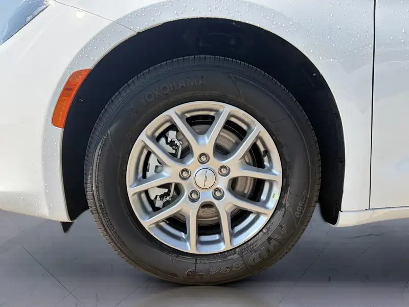 2027 Chrysler Grand Caravan SXT, weiß, 0 km, Import Kanada — Foto 6 z 12