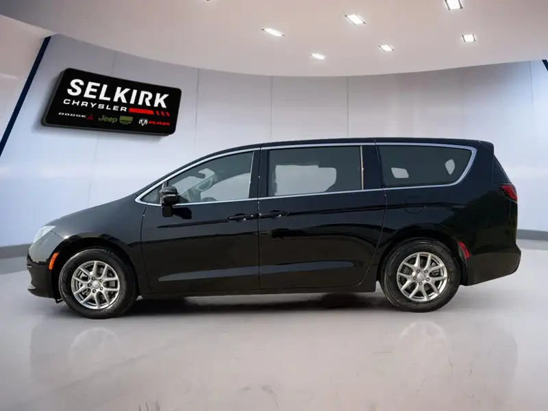2027 Chrysler Grand Caravan SXT, schwarz, 0 km, Import Kanada — Foto 3 z 12