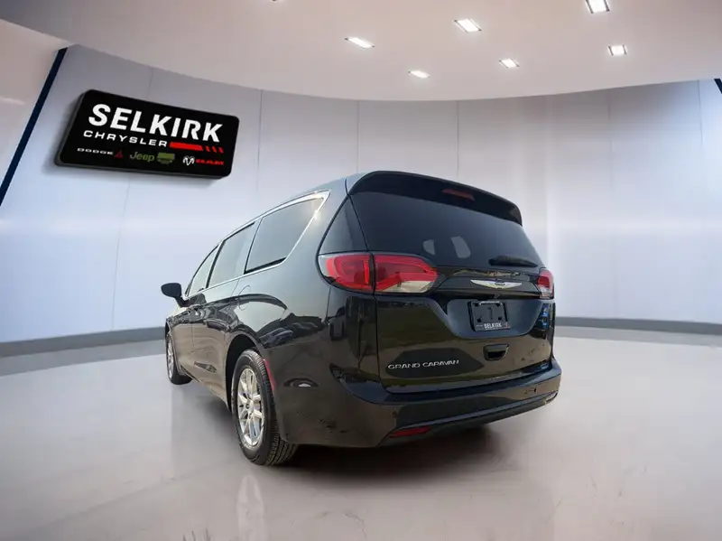 2027 Chrysler Grand Caravan SXT, schwarz, 0 km, Import Kanada — Foto 4 z 12