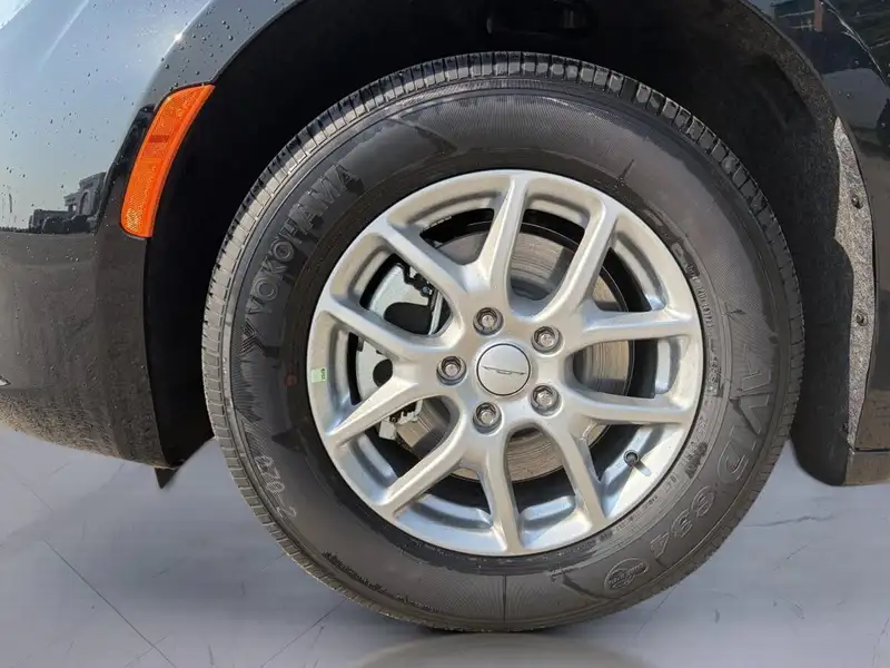 2027 Chrysler Grand Caravan SXT, schwarz, 0 km, Import Kanada — Foto 8 z 12
