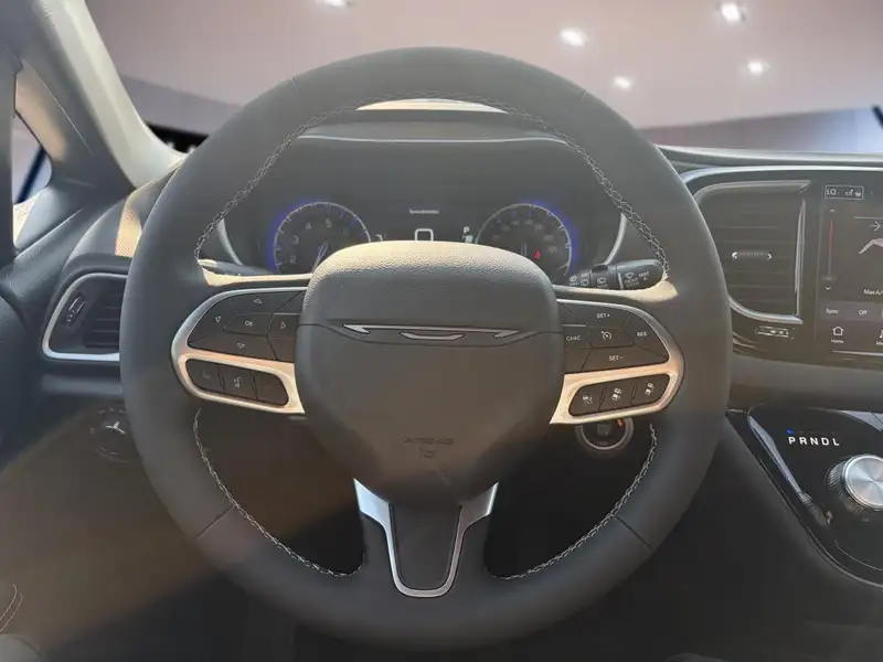 2027 Chrysler Grand Caravan SXT, schwarz, 0 km, Import Kanada — Foto 9 z 12