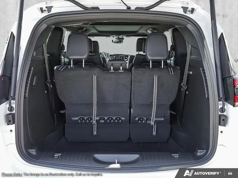2027 Chrysler Pacifica Select, weiß, 0 km, Import Kanada — Foto 8 z 12