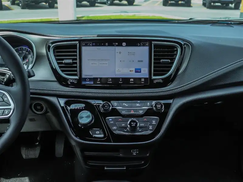 2027 Chrysler Pacifica Select, blau, 0 km, Import Kanada — Foto 11 z 12