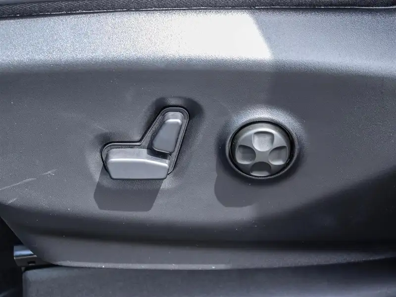 2027 Chrysler Pacifica Select, blau, 0 km, Import Kanada — Foto 6 z 12