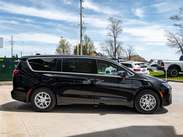 2027 Chrysler Pacifica SELECT, schwarz, 0 km, Import Kanada — Foto 10 z 20