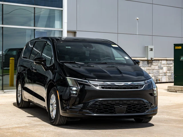 2027 Chrysler Pacifica SELECT, schwarz, 0 km, Import Kanada — Foto 11 z 20