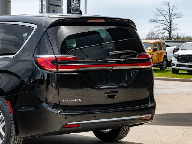 2027 Chrysler Pacifica SELECT, schwarz, 0 km, Import Kanada — Foto 7 z 20