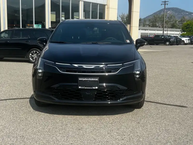 2027 Chrysler Pacifica Select AWD, schwarz, 0 km, Import Kanada — Foto 3 z 12
