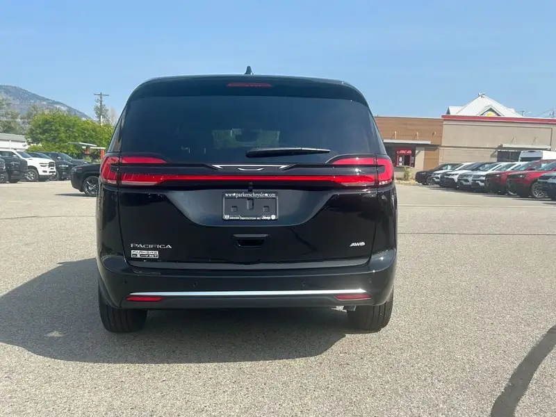 2027 Chrysler Pacifica Select AWD, schwarz, 0 km, Import Kanada — Foto 6 z 12
