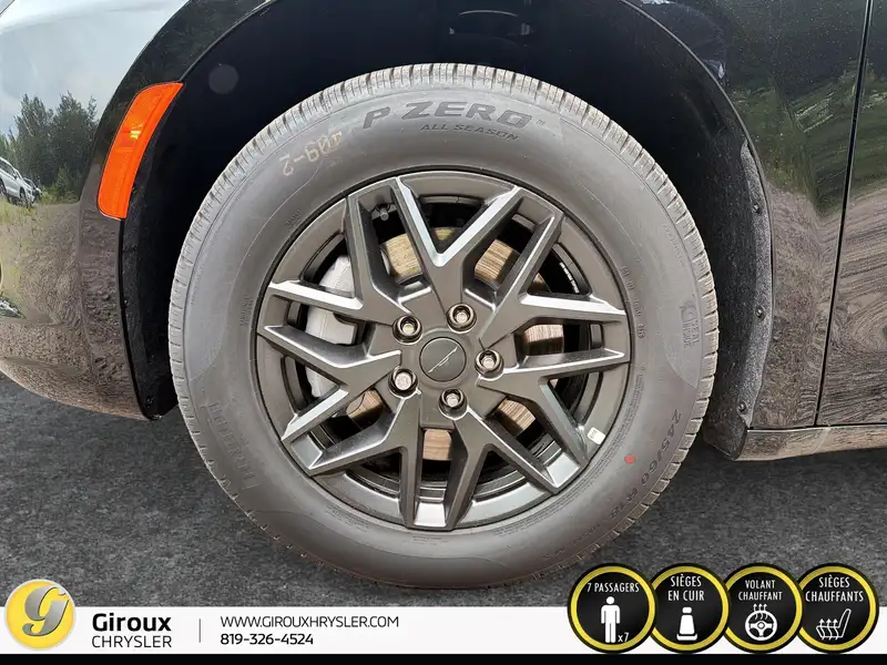 2027 Chrysler Pacifica Select AWD, schwarz, 0 km, Import Kanada — Foto 10 z 12