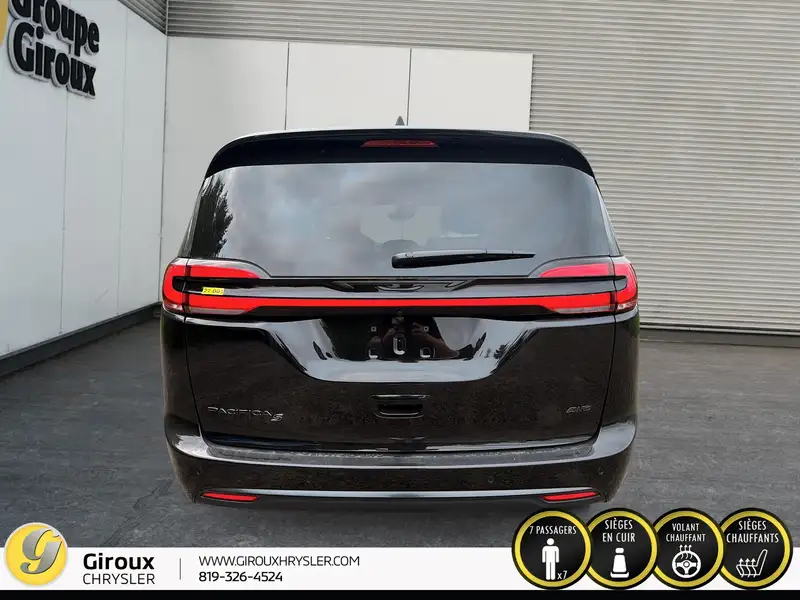 2027 Chrysler Pacifica Select AWD, schwarz, 0 km, Import Kanada — Foto 6 z 12