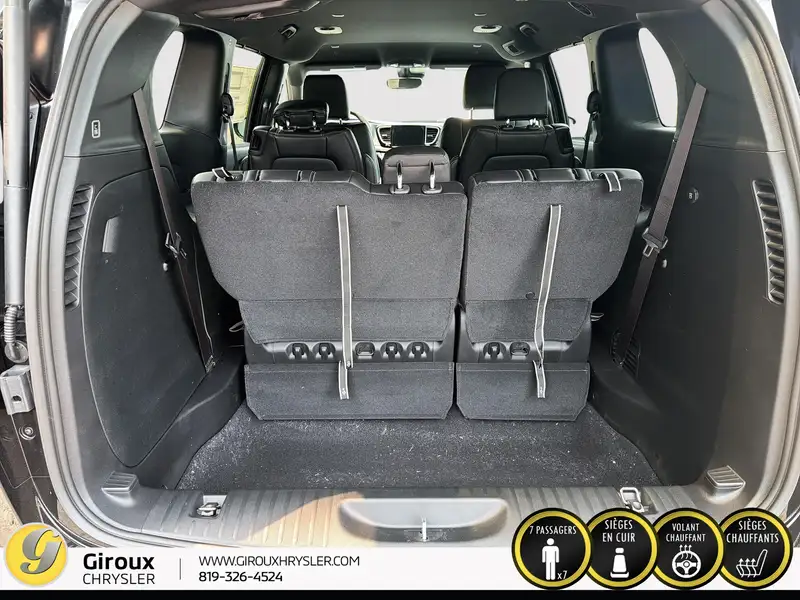 2027 Chrysler Pacifica Select AWD, schwarz, 0 km, Import Kanada — Foto 7 z 12