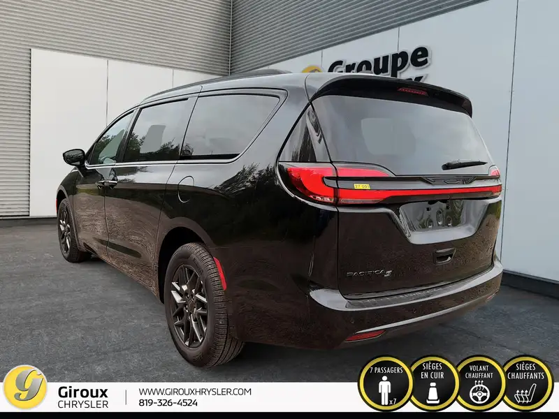 2027 Chrysler Pacifica Select AWD, schwarz, 0 km, Import Kanada — Foto 8 z 12