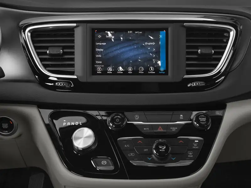 2027 Chrysler Grand Caravan SXT, weiß, 0 km, Import Kanada — Foto 6 z 11