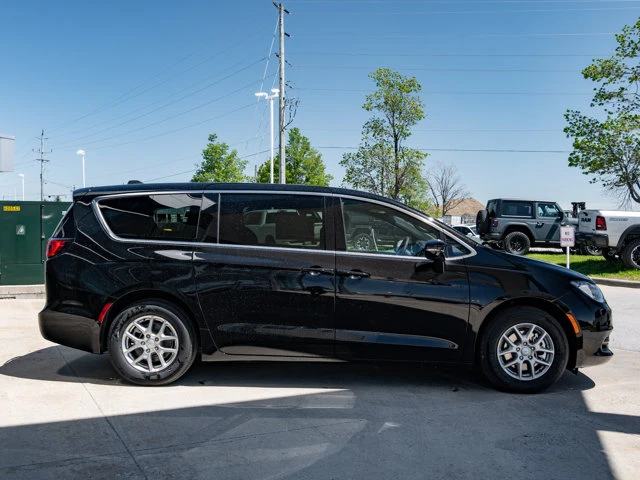 2027 Chrysler Grand Caravan SXT, schwarz, 0 km, Import Kanada — Foto 11 z 20